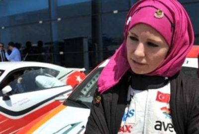 ‘Gücüm yetmedi’ diyerek başörtüsünü çıkaran Burcu, sessizliğini bozdu!