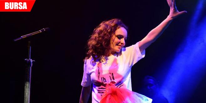 Nil Karaibrahimgil konserinde sürpriz evlilik teklifi