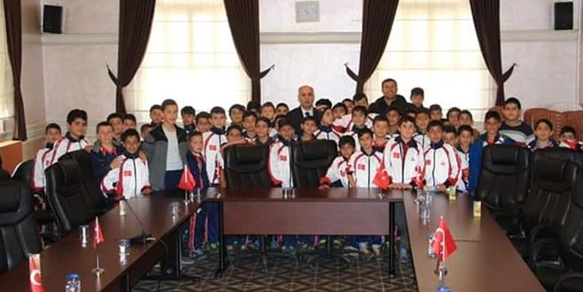 Başkan Aydın öğrencileri sevindirdi Başkan Aydın öğrencileri sevindirdi