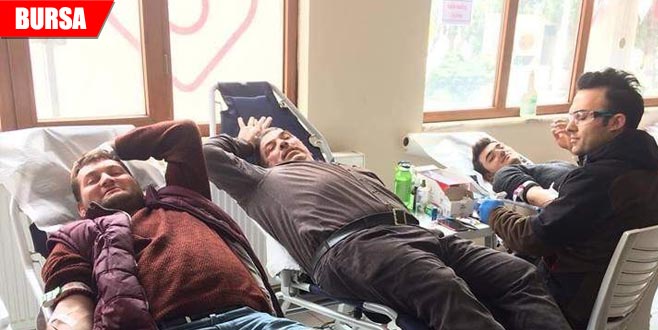 Kan vermek için yarıştılar Kan vermek için yarıştılar