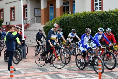 Şenlik havasında bisiklet keyfi