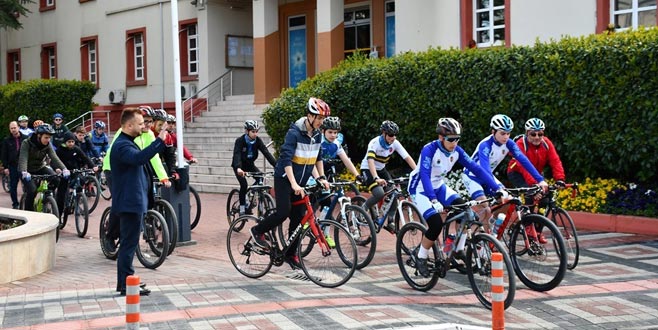 Şenlik havasında bisiklet keyfi Şenlik havasında bisiklet keyfi