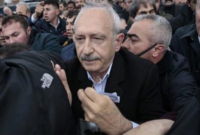 Ünlü isimden tepki: Hak edeceksin önce…