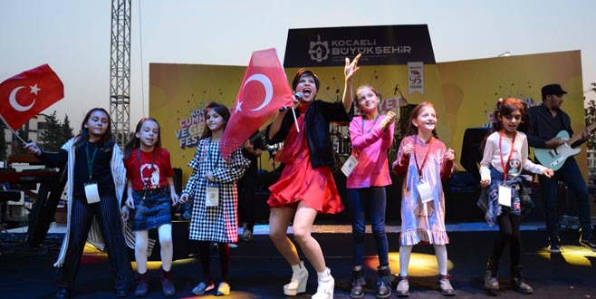 Engelli çocuklar için söyledi