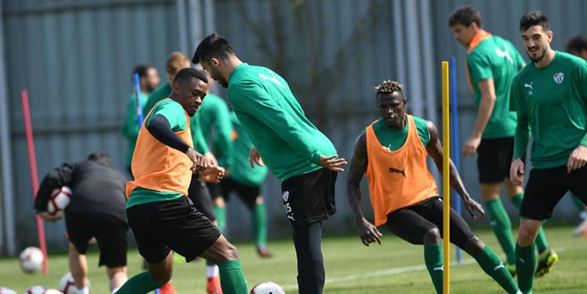 Bursaspor’da Akhisarspor maçı hazırlıkları sürüyor