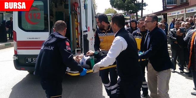 Yolun karşısına geçerken otomobil çarptı Yolun karşısına geçerken otomobil çarptı