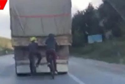 Bisiklet sürücüleri ölüme meydan okudu