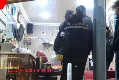 Saç tıraşı olurken, silahlı saldırıya uğradılar