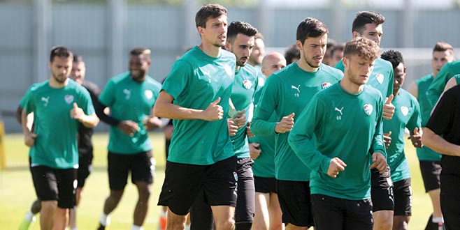 Timsah gözünü karattı