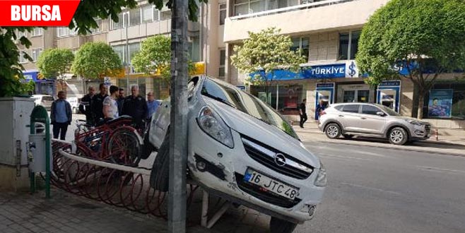 Kontrolü kaybeden araç kaza yaptı