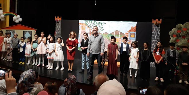 Çocuklar oynadı büyükler alkışladı! Geleceğin sanatçıları tam not aldı Çocuklar oynadı büyükler alkışladı! Geleceğin sanatçıları tam not aldı