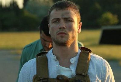 Olaylı gece! Arabasının camından sahte para attı