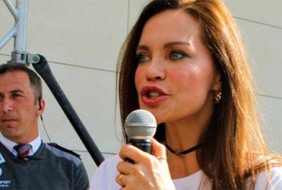 Bir annenin en zor anı! Canlı yayında oğlunun hastalığını açıkladı