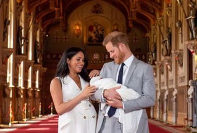 Kraliyet Ailesi bebeklerinin yüzünü ilk kez gösterdi!