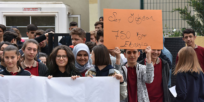 Okul müdürleri için eylem yaptılar