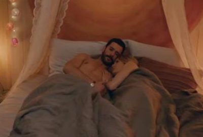 İddialı dizinin romantik sahnesi ekrana kilitledi!