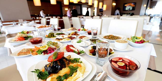 İstanbul’da ‘5 yıldızlı’ iftar kişi başı 400 lirayı aşıyor