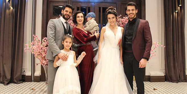 Ünlü oyuncular güldürecek