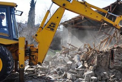 Metruk binalar yıkılıyor