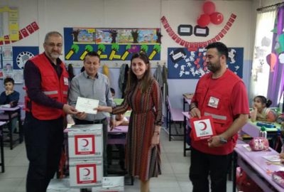 Öğrenciler harçlıklarıyla ihtiyaç sahiplerini sevindirdi