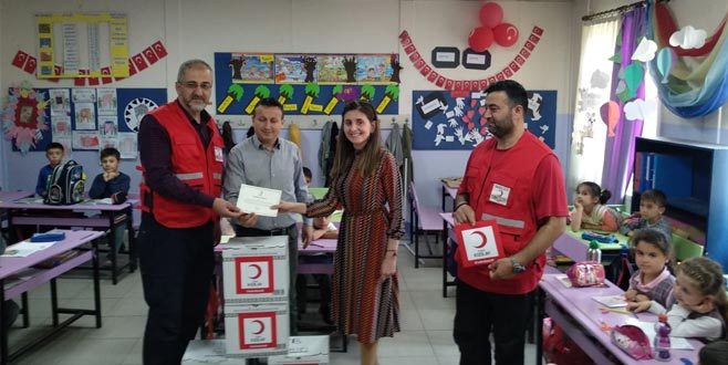 Öğrenciler harçlıklarıyla ihtiyaç sahiplerini sevindirdi