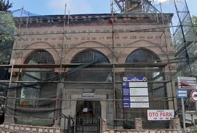 600 yıllık cami çürüyor