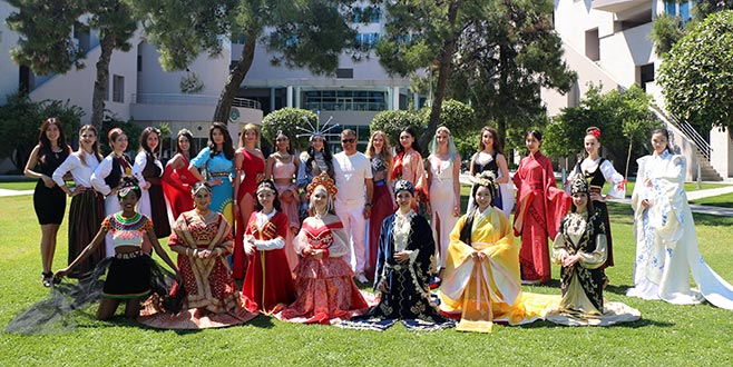 Kraliçe adayları kampa girdi