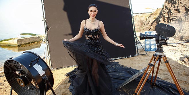 Kumsalı stüdyoya çevirdi