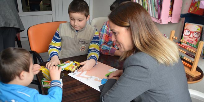 Özel öğrencileri ziyaret etti