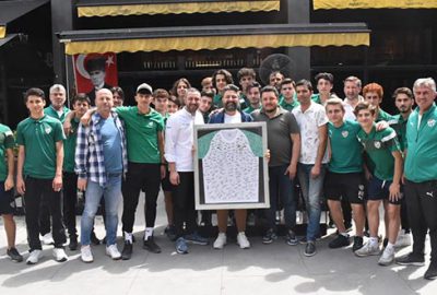 Gençlere moral yemeği