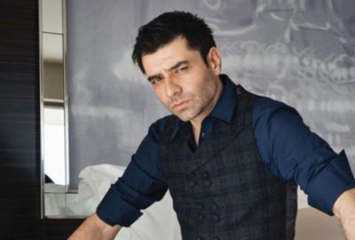 Para kazanmak için striptizci oluyor!