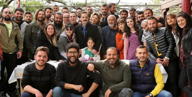 Dizi setinde skandal! Gece yarısı birbirlerine girdiler