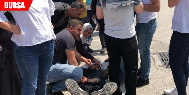 Eşinin başından ayrılmadı Eşinin başından ayrılmadı