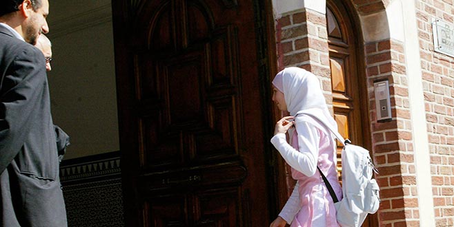 İlkokulda başörtüsü yasaklandı