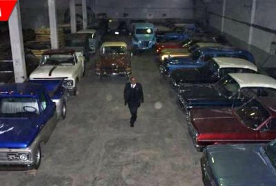 Klasik otomobillerini satışa çıkardı