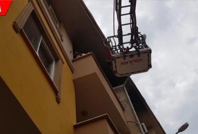 Babasına kızdı evi yaktı