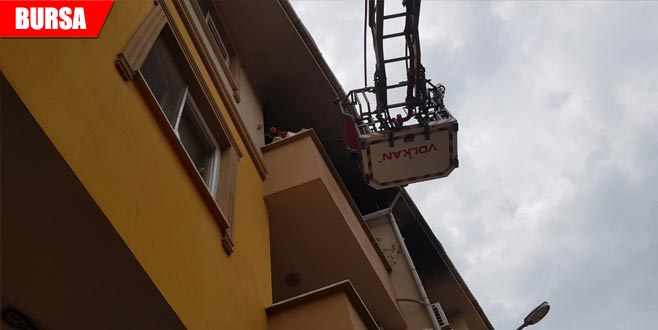 Babasına kızdı evi yaktı