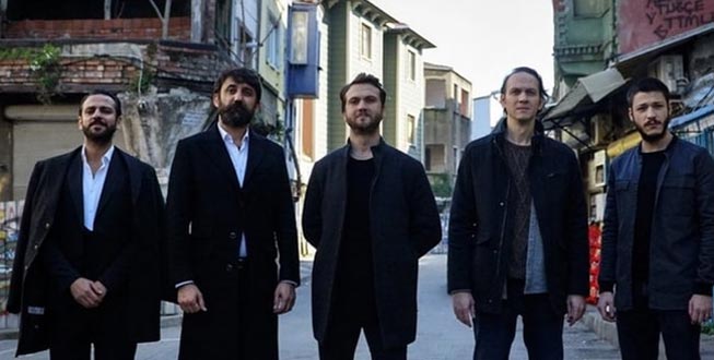 Ünlü isim veda mı ediyor? Bir ayrılık haberi daha!