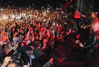 Gençlik Haluk Levent’le coştu