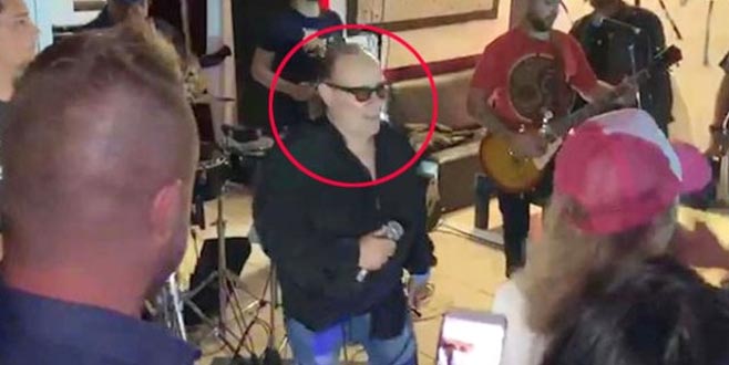 An be an kamerada! Ünlü solist sahnede hayatını kaybetti