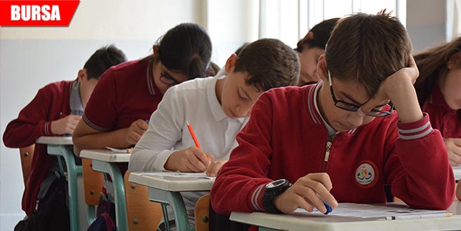 Bu okulda sınavlar öğretmensiz yapılıyor