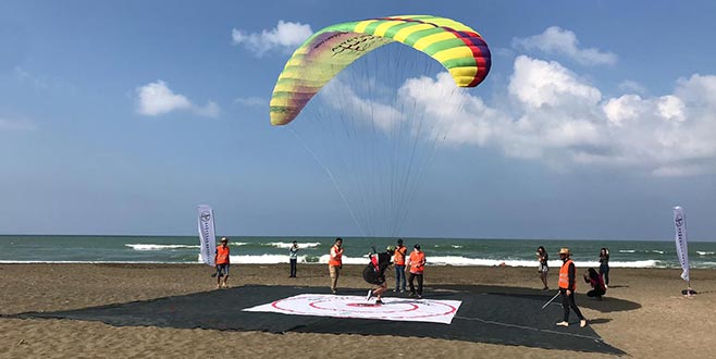 İnegöllü paraşütçüler kupalarla döndü