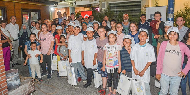 Karacabey’de iftar sofrası yetim çocuklar için kuruldu Karacabey’de iftar sofrası yetim çocuklar için kuruldu