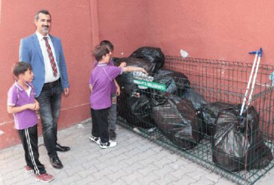 Okullarda atıklar kafeslerde toplanıyor