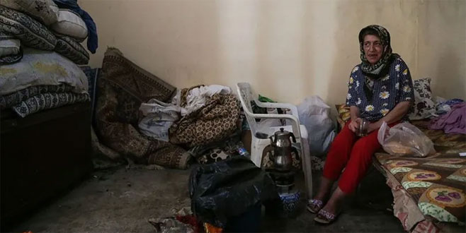 Kanser hastası felçli kadının tek odada yaşam mücadelesi
