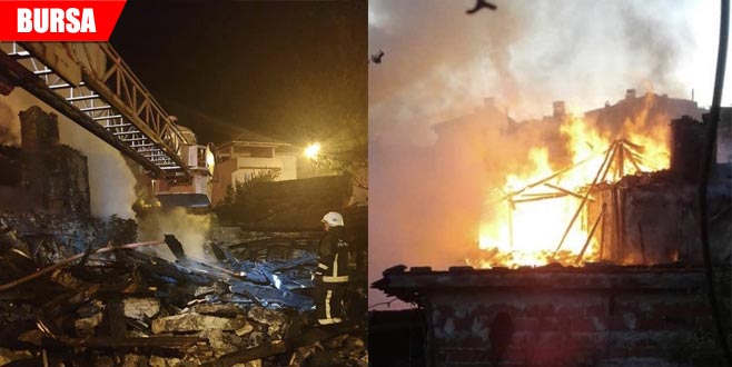 Ahşap ev küle döndü