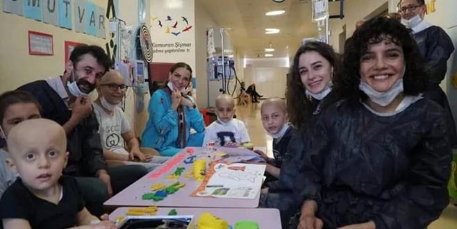 Alkışlar ünlü oyunculara