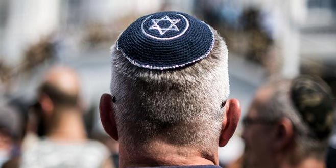 Yahudilere kipa giymeyin uyarısı