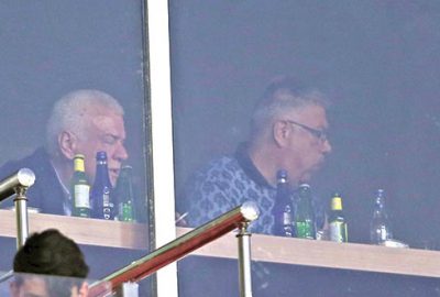 Başkan locadan çıkamadı