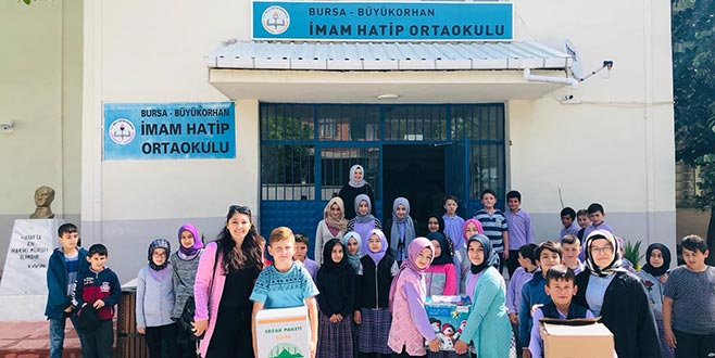 Kapı kapı dolaşıp erzak dağıttılar